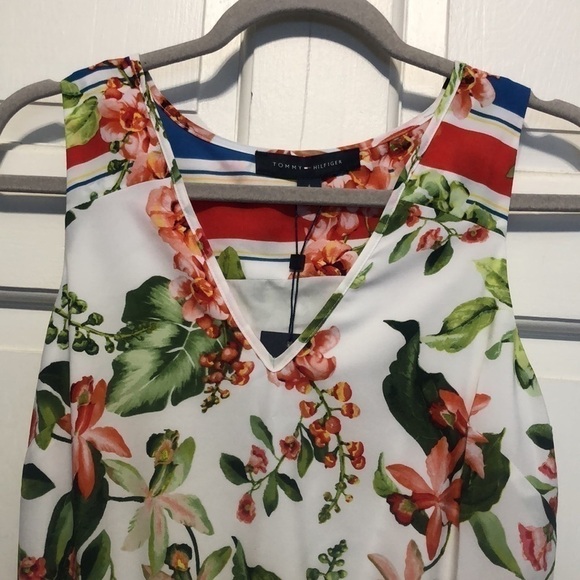 𝅺Tommy Hilfiger Womens Floral V Neck Handkerchief- Hem Dress Size 4 - Picture 6 of 10